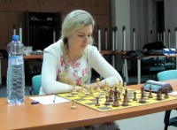Elena přemýšlí nad partií